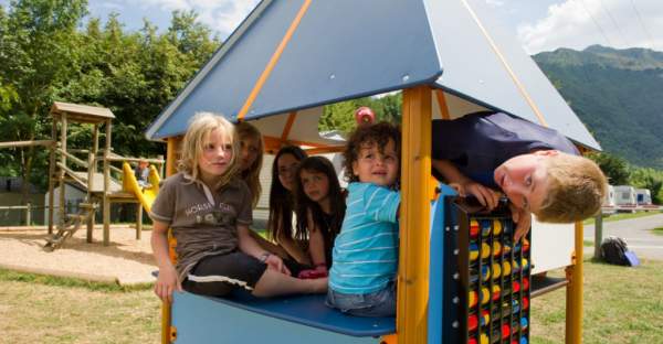 Aire de jeux du camping Le Hounta dans les Pyrénées