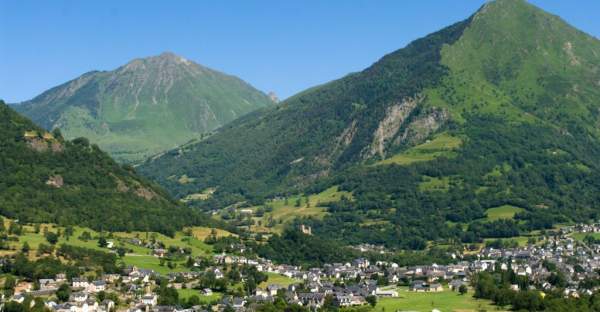 Fond de vallée et montagnes Luz Saint Sauveur Hautes Pyrénées