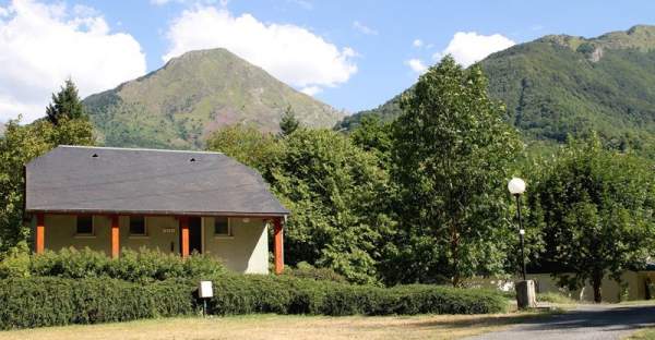 Bâtiment sanitaires dans la vallée de Sassis au camping le Hounta